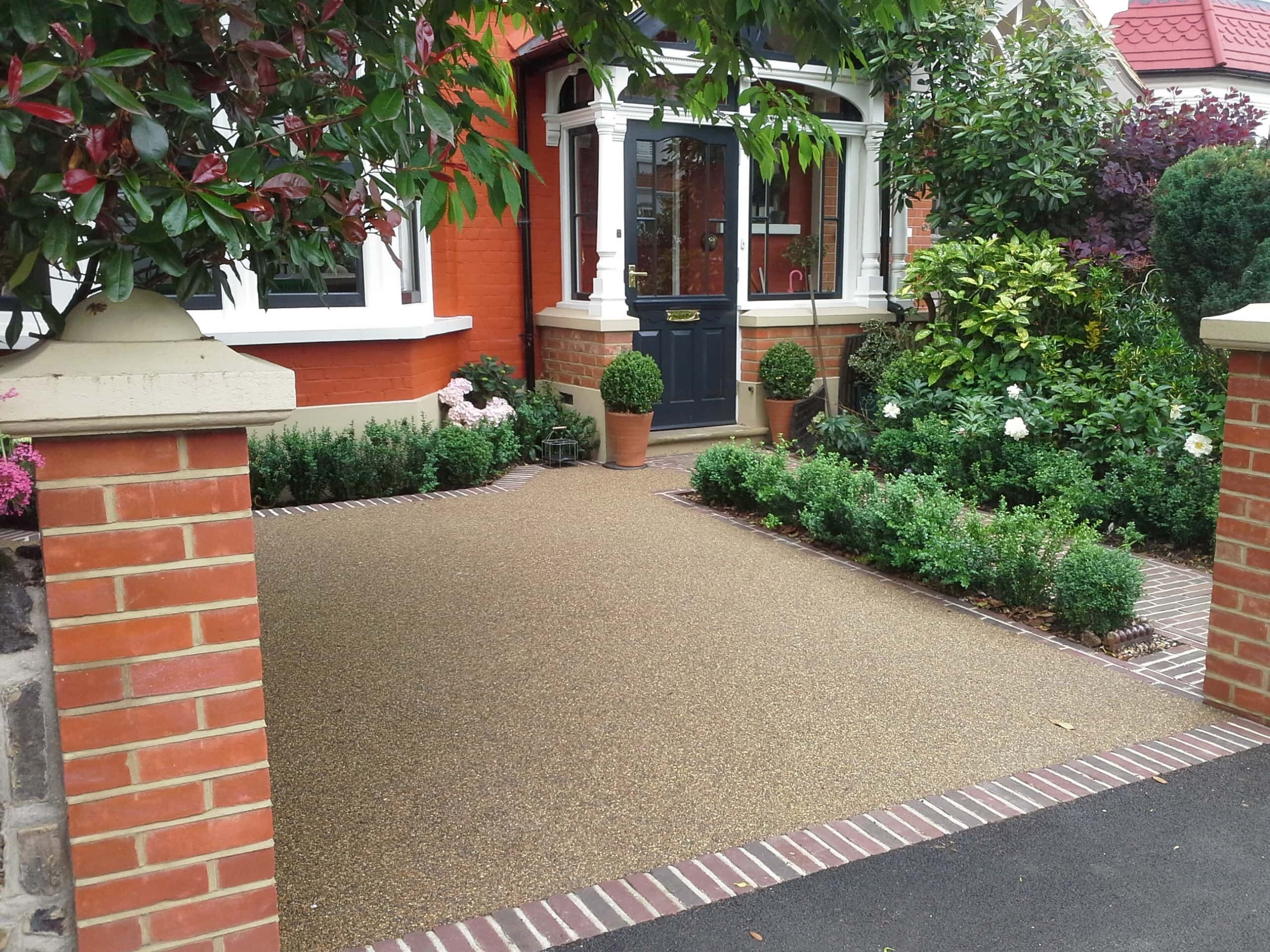Front Garden & Driveway