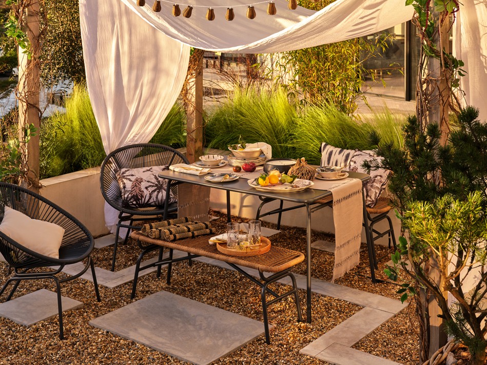 Garden Patio with Outdoor Seating